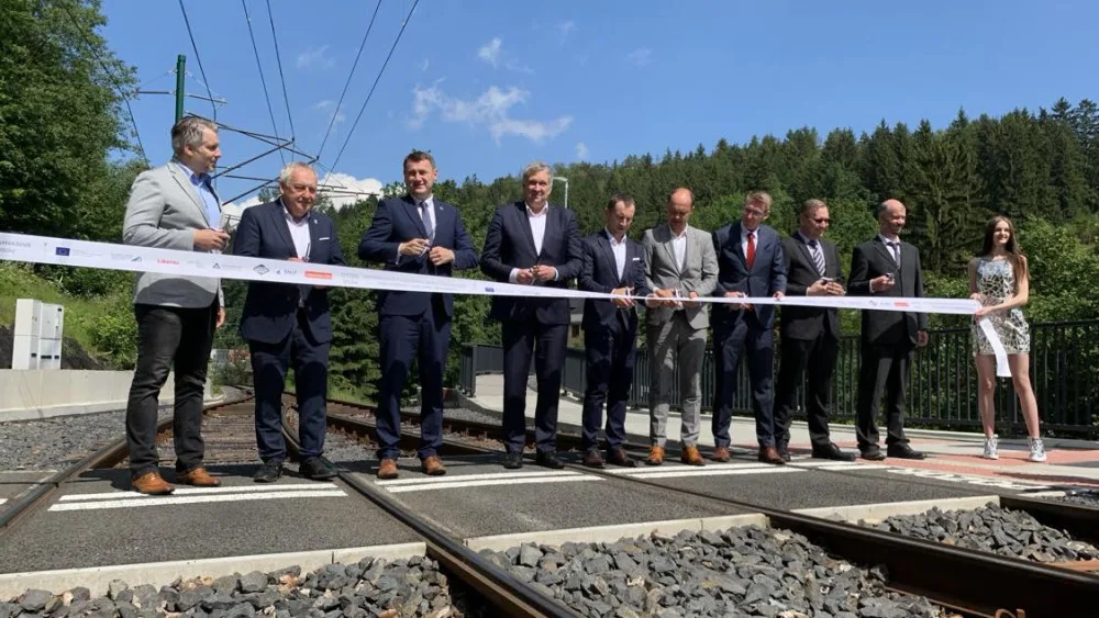 Ať slouží dalších osmdesát let. Modernizace trati mezi Libercem a Jabloncem byla slavnostně ukončena