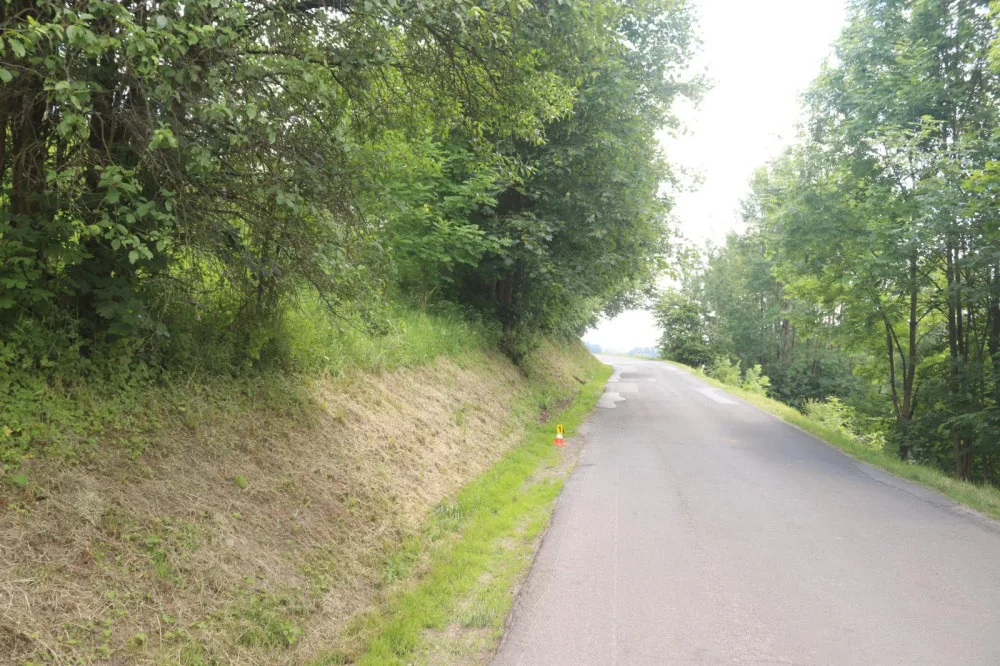 Srnka skočila přímo na projíždějícího cyklistu. Toho vrtulník transportoval do nemocnice
