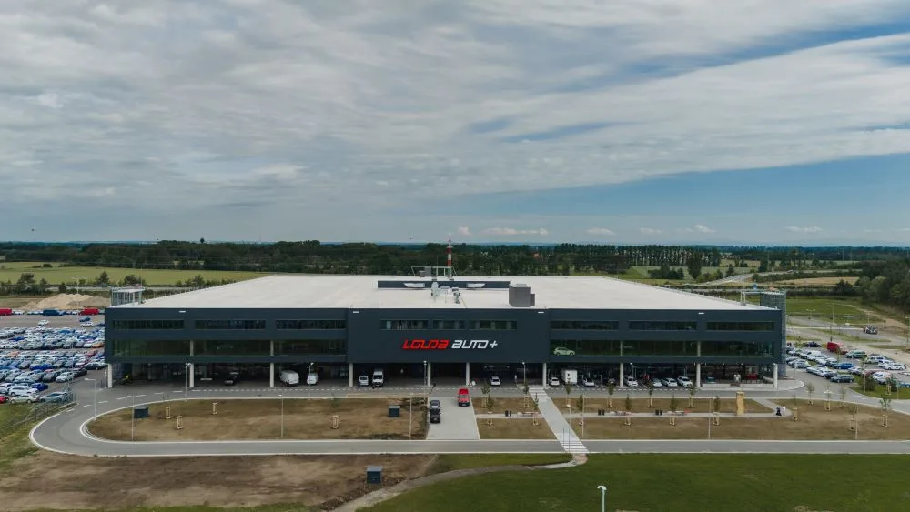 Louda Auto otevřel v Poděbradech největší autosalon předváděcích, zánovních a ojetých vozů v Evropě