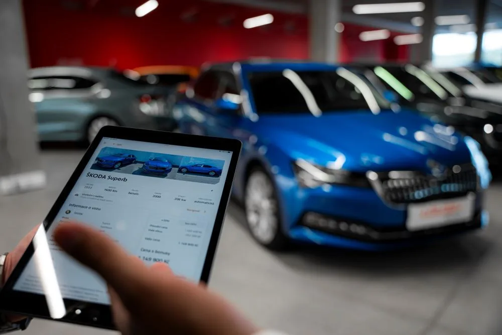 Louda Auto otevřel v Poděbradech největší autosalon předváděcích, zánovních a ojetých vozů v Evropě