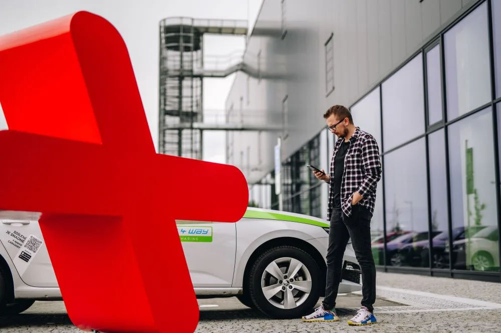 Louda Auto otevřel v Poděbradech největší autosalon předváděcích, zánovních a ojetých vozů v Evropě