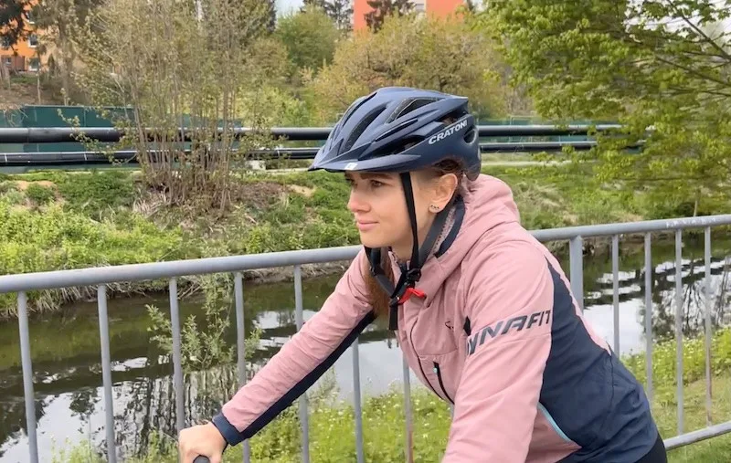 Cyklistická přilba může dítěti zachránit život. Pokud je správně vybraná a nasazená