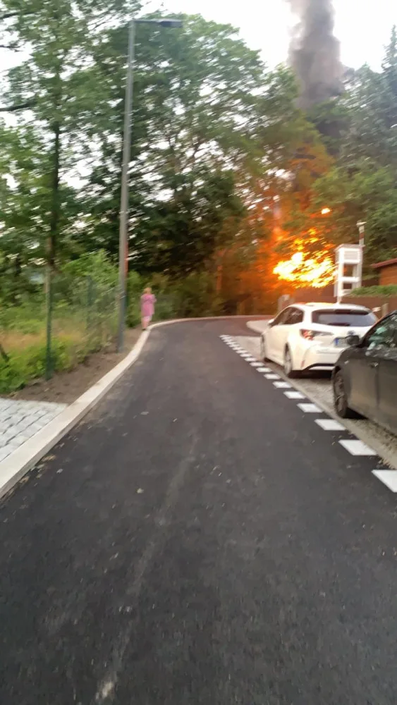 Požár v Liberci. Hořelo v areálu bývalých skokanských můstků nedaleko Masarykovy ulice