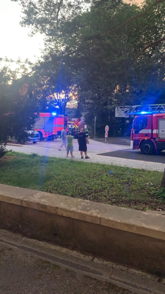 Požár v Liberci. Hořelo v areálu bývalých skokanských můstků nedaleko Masarykovy ulice