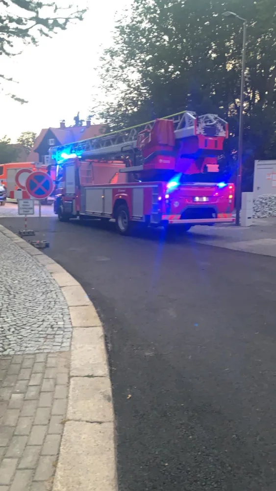 Požár v Liberci. Hořelo v areálu bývalých skokanských můstků nedaleko Masarykovy ulice
