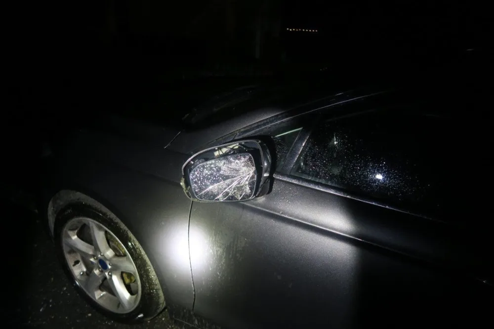Zajel si na kole na pár piv do kiosku na Práchni, cestou domů nezvládl objet auto a narazil do něj