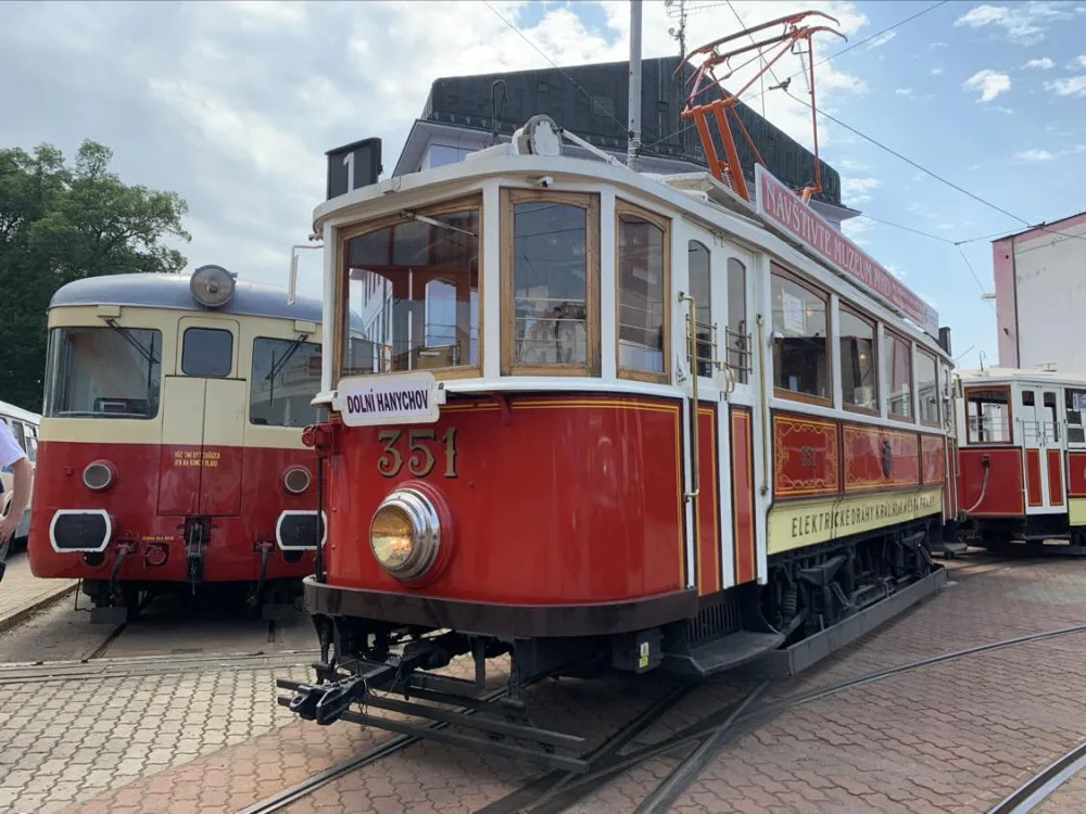 Léto nostalgických jízd. Svezte se tramvají po Liberci nebo historickým autobusem do Jizerek
