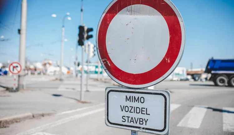 V Liberci je do konce léta uzavřená hlavní přístupová cesta na Králův háj