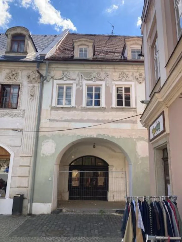 Nevyužívaný dům na náměstí ve Frýdlantu by se mohl změnit na taneční klub. Město hledá peníze