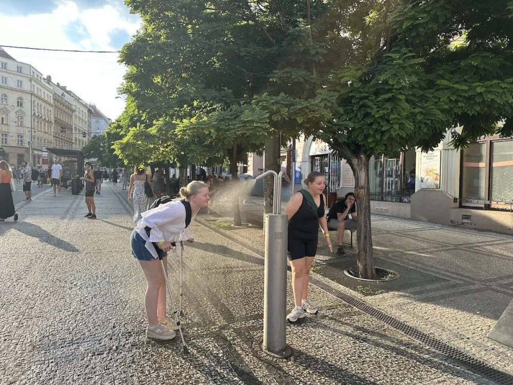 Dusno, bouřky a tropické teploty. Tento týden se zchladíme až o víkendu.