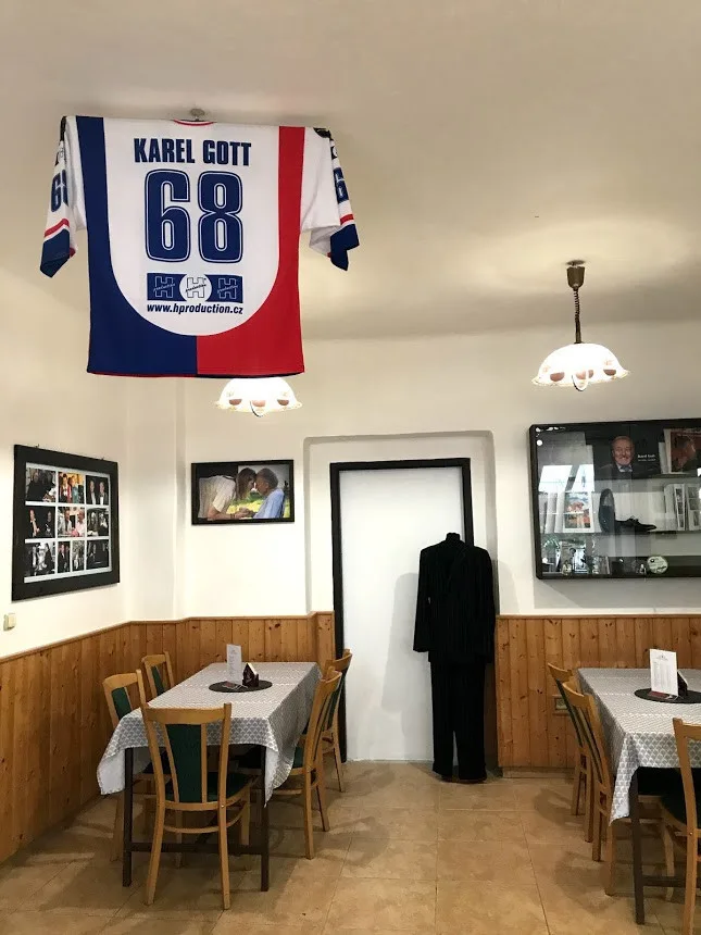 Dnes by Karel Gott oslavil 85. narozeniny. Vesnička, kam jezdil od dětství, mu věnovala muzeum