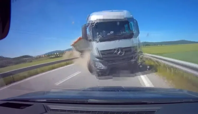 V posledních měsících vzrostl počet nehod kvůli mikrospánku. Jak se únavě za volantem bránit?