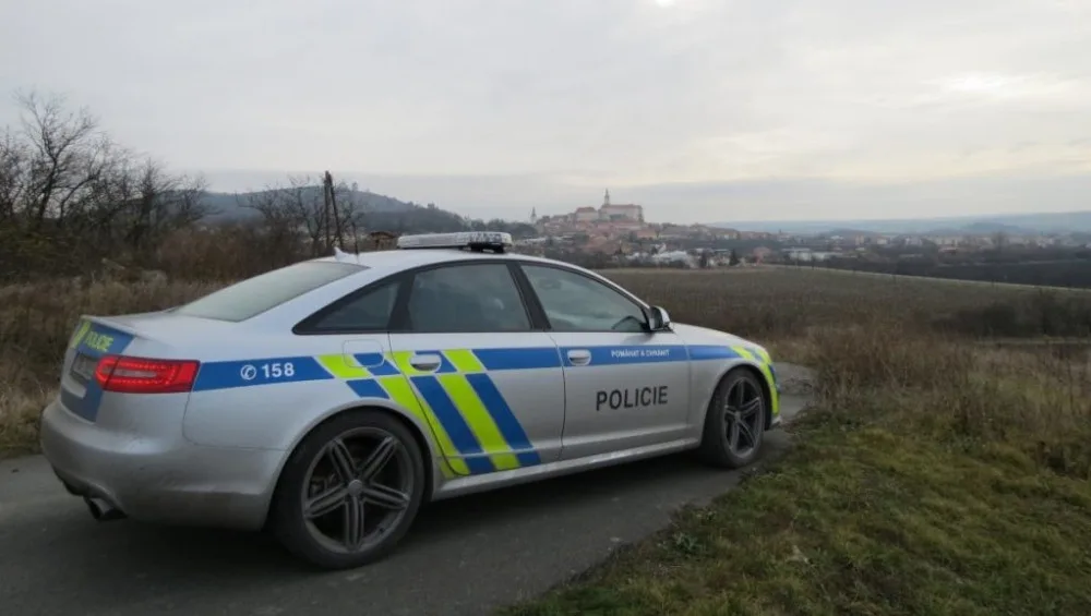 Policie hledá řidiče bílé Fabie, který v Albrechticích způsobil nehodu a ujel.
