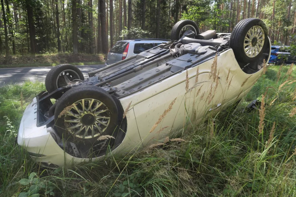 Další vážná nehoda u Obory. Teprve devatenáctiletý řidič způsobil srážku tří aut