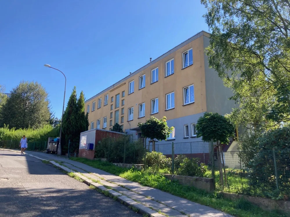 Liberecká nemocnice hledá firmu na opravu dětské psychiatrie.