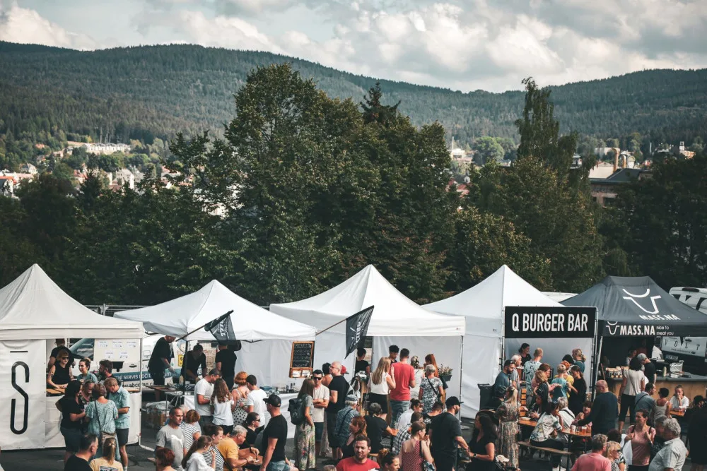Festival Jablonecká perle slibuje to nejlepší z Jablonce. Od dobrého jídla, přes muziku po videomaping