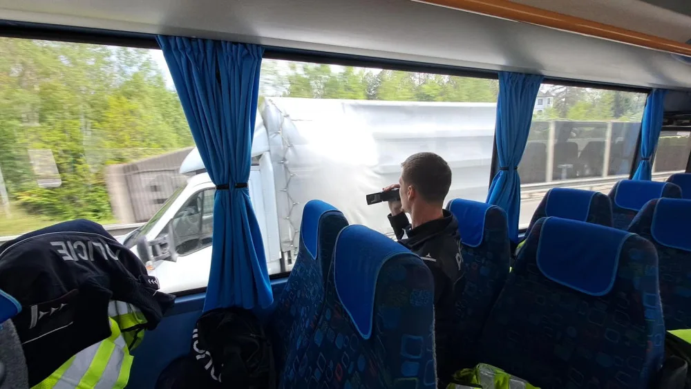 Řidiče kontroloval speciální policejní autobus. Policisté odhalili desítky přestupků