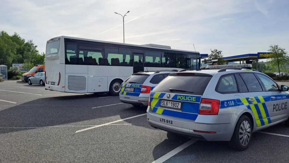 Řidiče kontroloval speciální policejní autobus. Policisté odhalili desítky přestupků