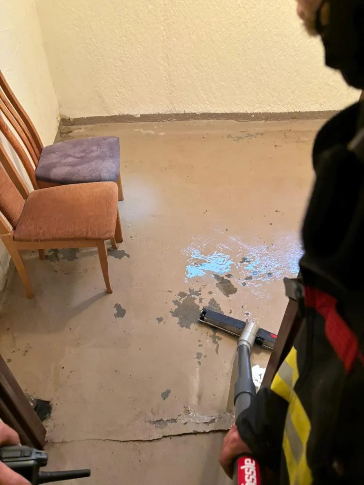 Nový vodní vysavač vyzkoušeli frýdlantští hasiči v ostrém provozu. Pomohl po prudkých bouřkách v minulém týdnu