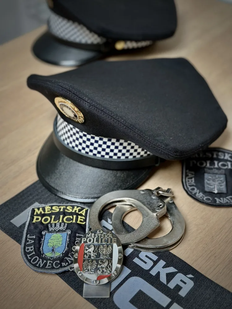 Podřežu se, řekl muž v Jablonci a položil telefon. Sebevraha vypátrali městští strážníci