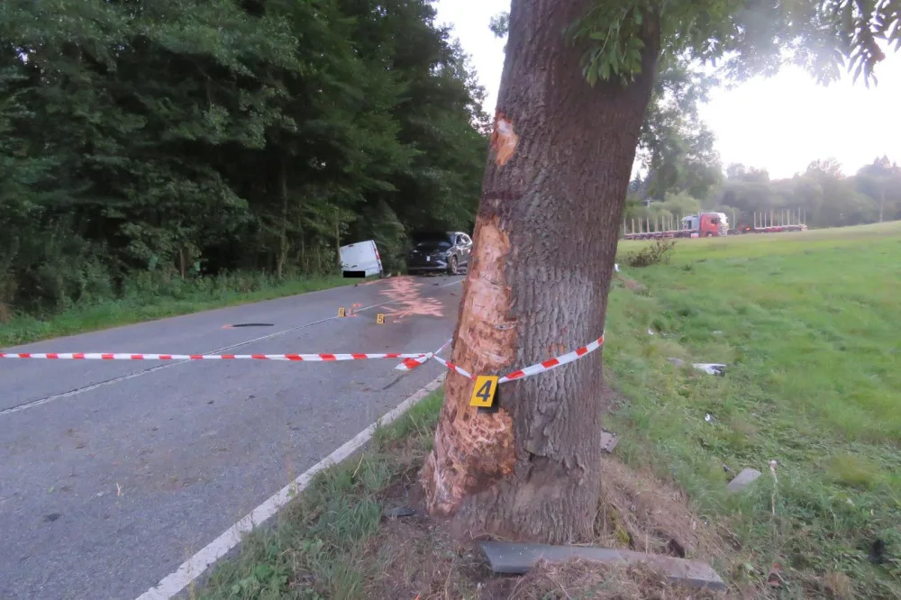 Tragické následky nehody na Semilsku. Nepřežil spolujezdec, řidič nadýchal skoro 1,5 promile