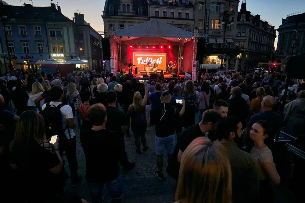 Náměstí před libereckou radnicí bude patřit Tulifest. Láká na soutěž kapel, program pro rodiny i hity Rammsteinů