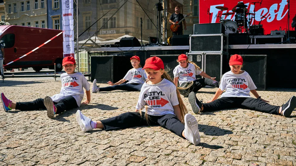 Náměstí před libereckou radnicí bude patřit Tulifest. Láká na soutěž kapel, program pro rodiny i hity Rammsteinů