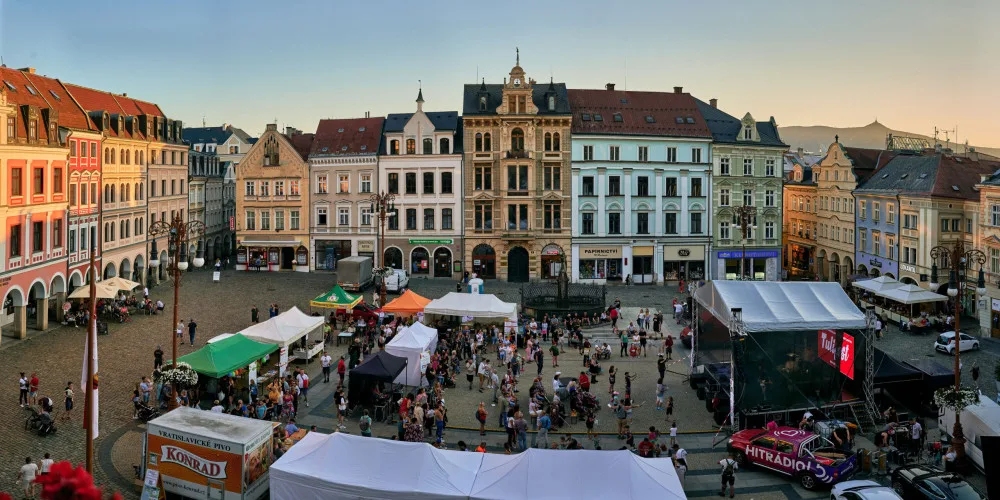 Náměstí před libereckou radnicí bude patřit Tulifest. Láká na soutěž kapel, program pro rodiny i hity Rammsteinů