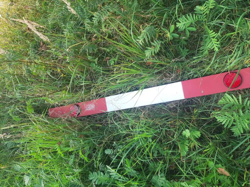 Vandal přemohl závoru na železničním přejezdu v Doksech, odměnou mu budou až tři roky vězení