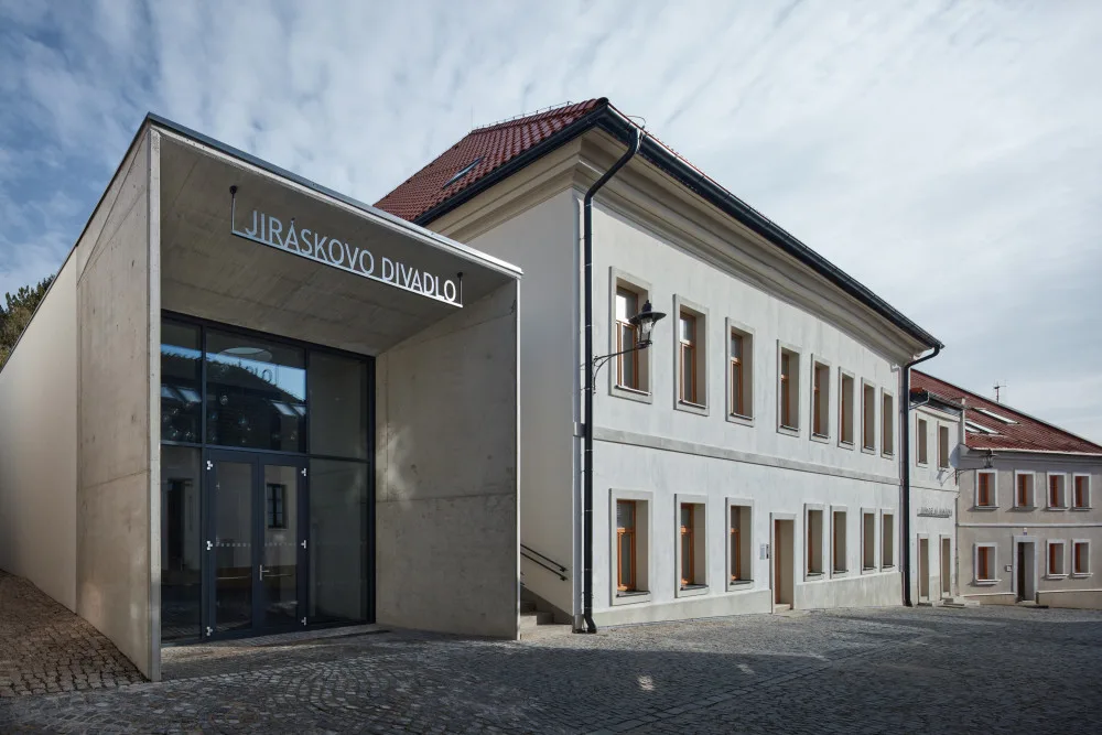 Rekonstrukce Jiráskova divadla v České Lípě je nominována na zisk Národní ceny architektů