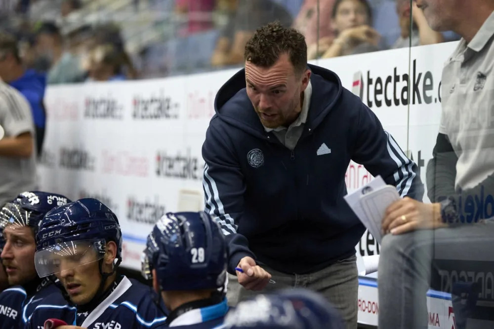 Tygři do nové sezony vstoupí na ledě Komety. Chceme nahánět špičku extraligy, říká trenér Pešán