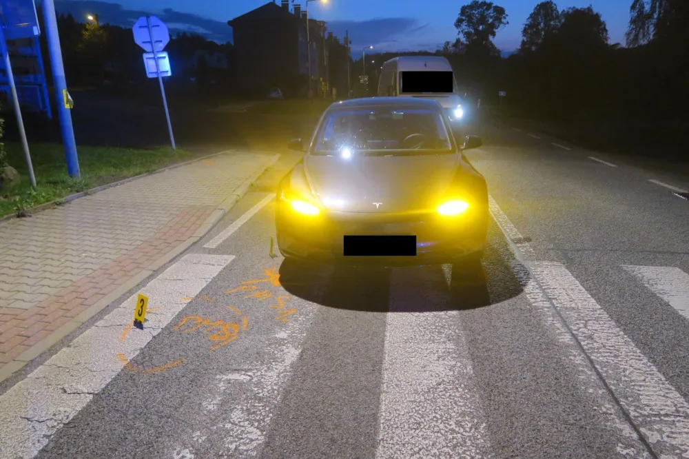 Nehoda na přechodu ve Smržovce. Řidič srazil nezletilou dívku