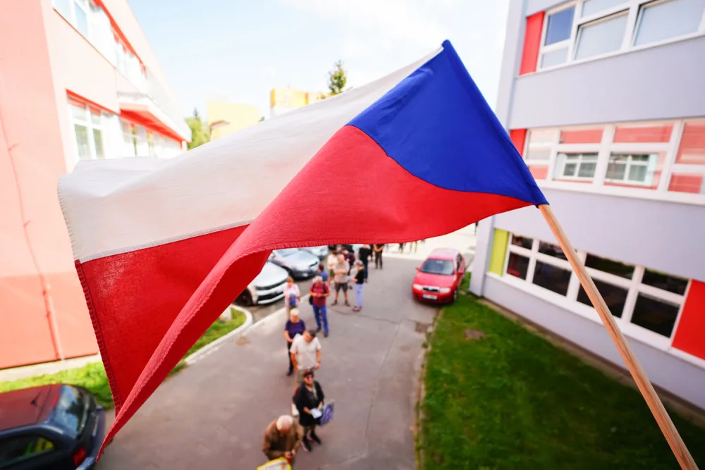 Volební místnosti se uzavřely. Začalo sčítání.