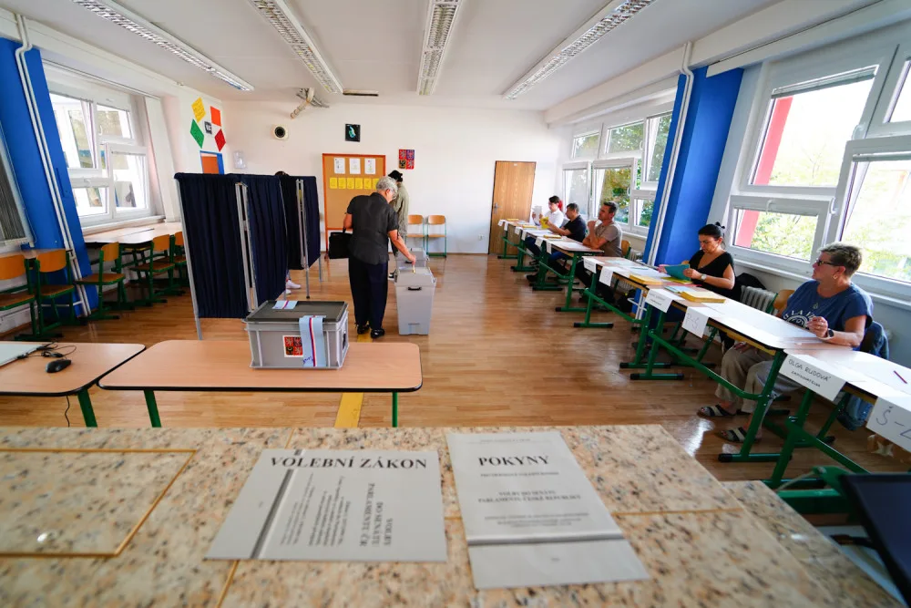 První den voleb je za námi. Místnosti si opět otevřou zítra ráno.