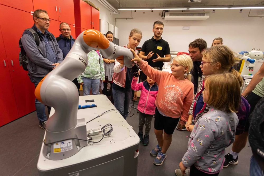 Noc vědců nabídne v Liberci na Technické univerzitě 50 stanovišť, poprvé se zapojí i sportovní hala v Harcově