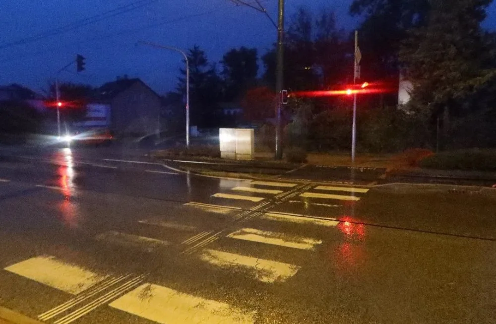 Řidička ve Vratislavicích srazila chodkyni. Hledají se svědci