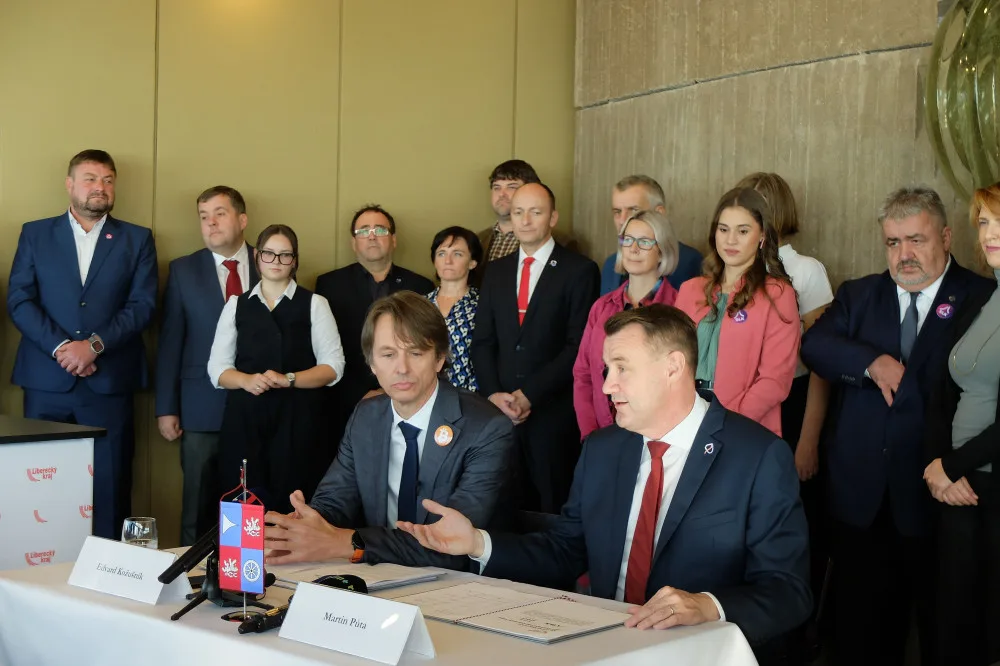 Liberecký kraj povede příští čtyři roky koalice Starostů a Spolu. Jejich zástupci na Ještědu podepsali koaliční smlouvu