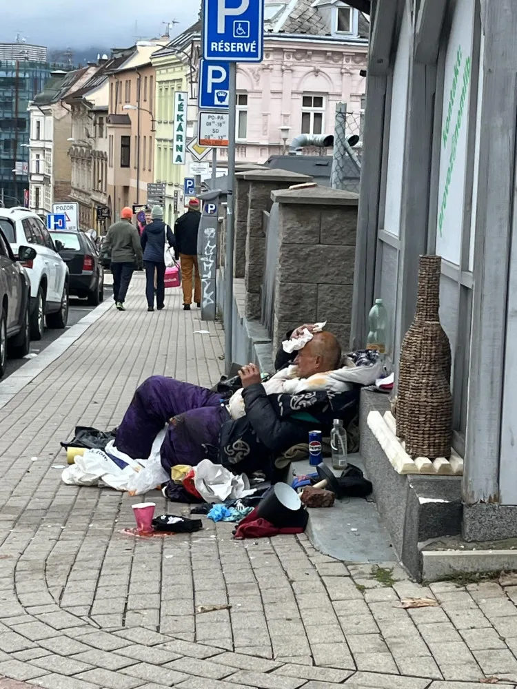 Co s bezdomovci v centru Liberce? Odmítají pomoc, zní z města