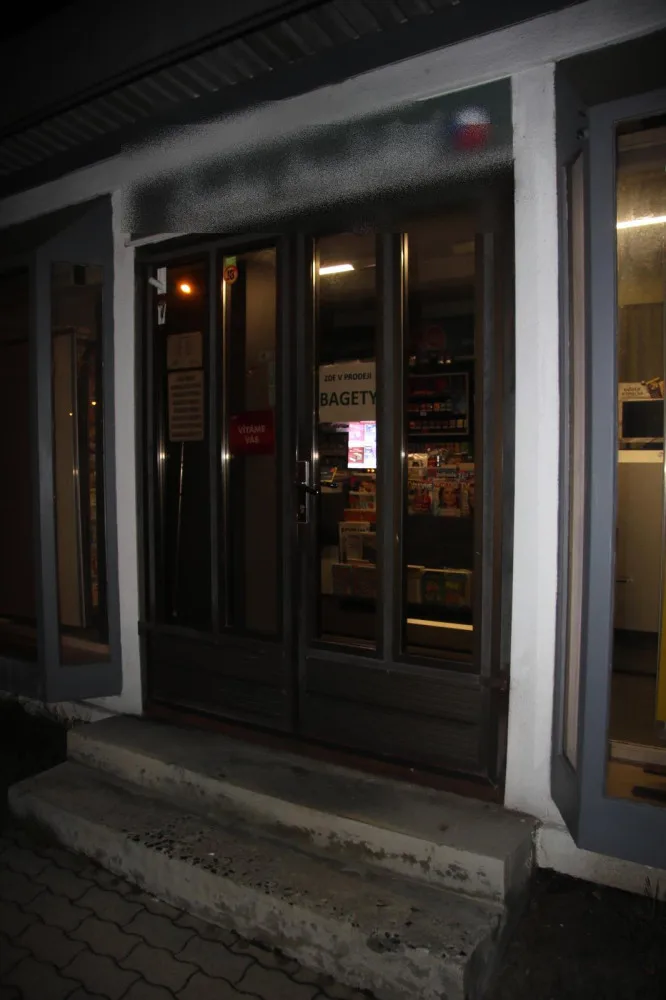 Cestou k přítelkyni vykradl trafiku, odnesl cigarety i losy. Ty nakonec přišel vrátit