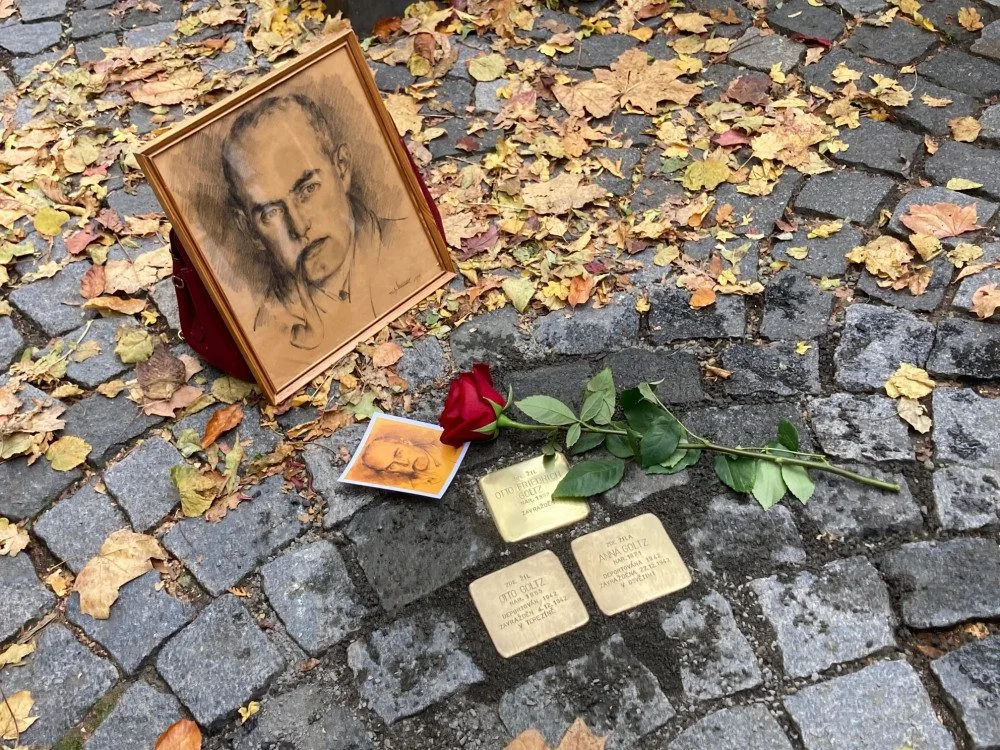 V Liberci byly položeny další Stolpersteriny. Kameny zmizelých připomínající oběti holocaustu, které žily v Liberci