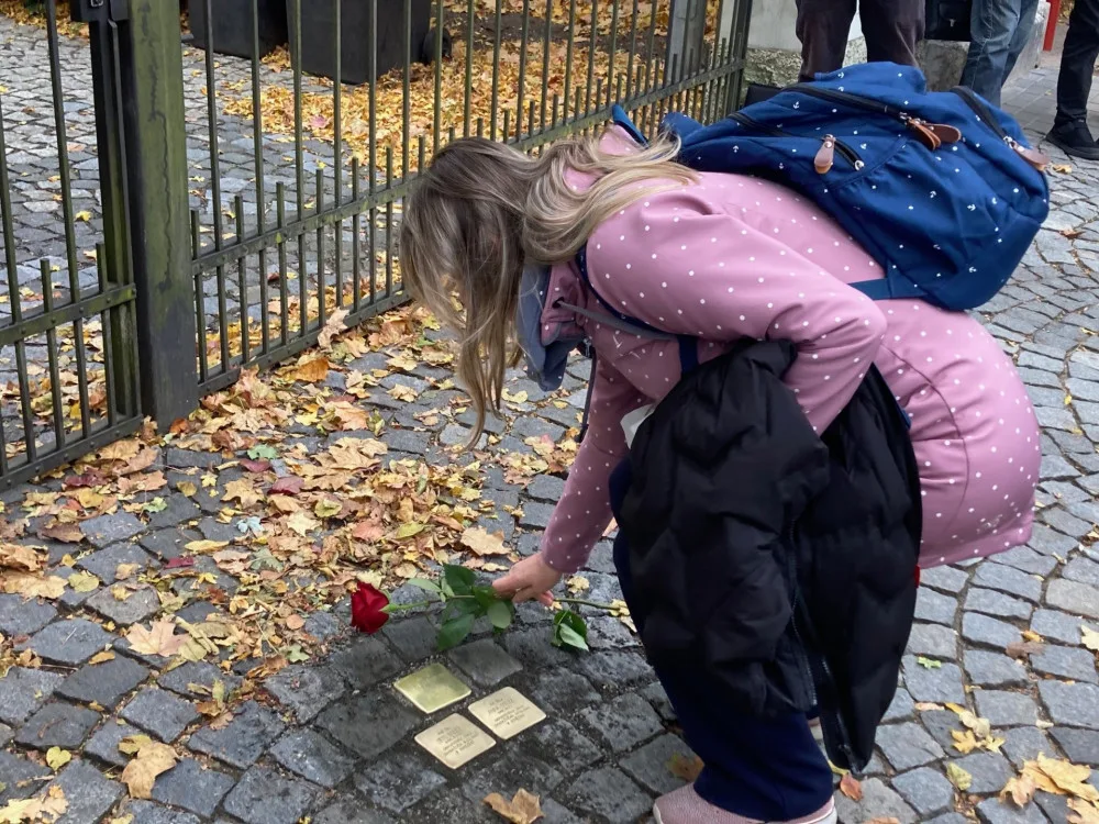 V Liberci byly položeny další Stolpersteriny. Kameny zmizelých připomínající oběti holocaustu, které žily v Liberci