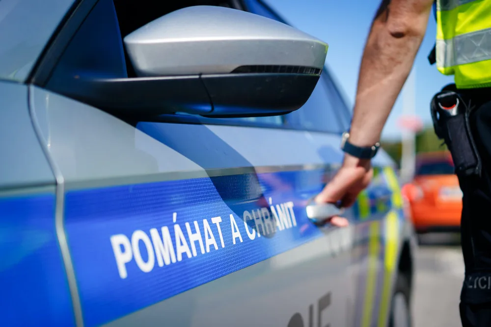 Sedm let si psal s dívkou z Ghany, plánovali budoucnost, naposílal jí statisíce. Byli to podvodníci