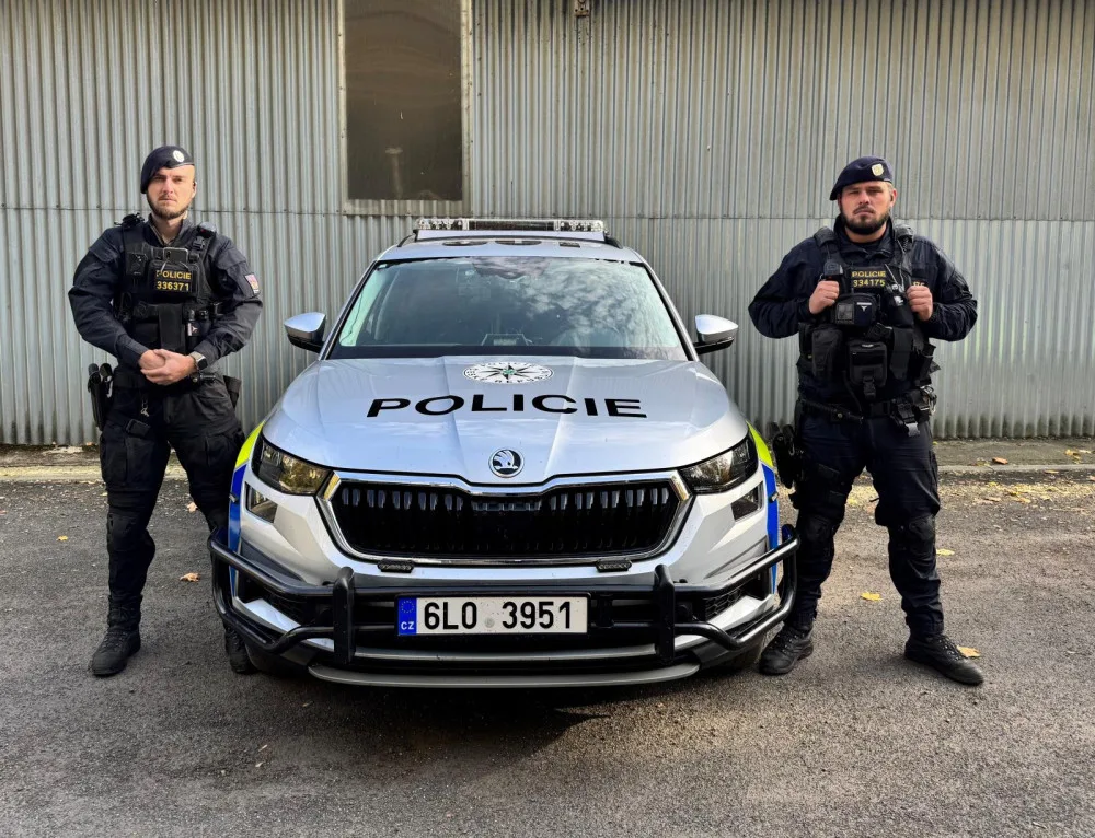 Výkonu trestu se mladý muž vyhýbal od loňského února, nakonec ho policisté vytáhli zpoza sedaček autobusu