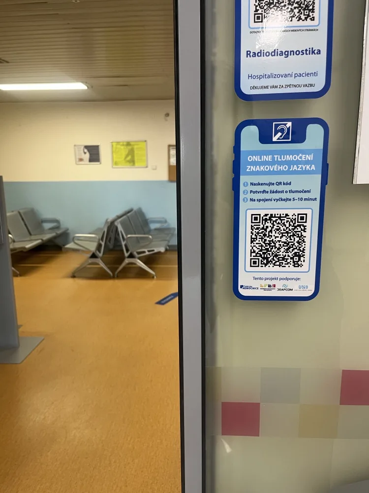 Českolipská nemocnice usnadní komunikaci neslyšících pacientů se zdravotníky. Nabízí jim online videohovor s tlumočníkem