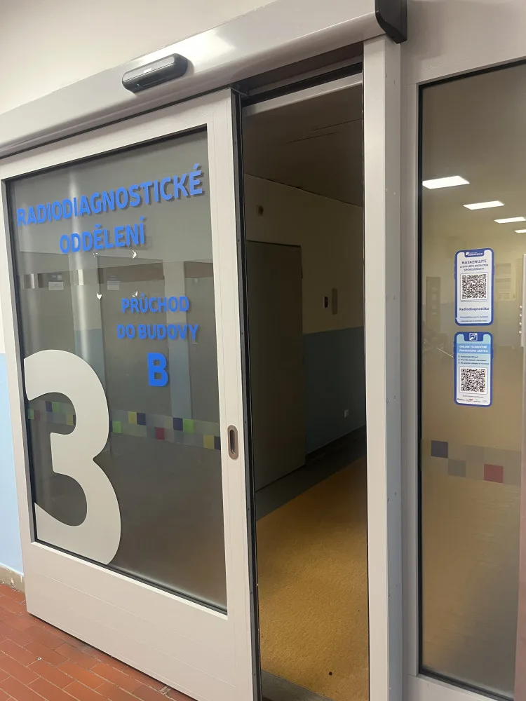 Českolipská nemocnice usnadní komunikaci neslyšících pacientů se zdravotníky. Nabízí jim online videohovor s tlumočníkem