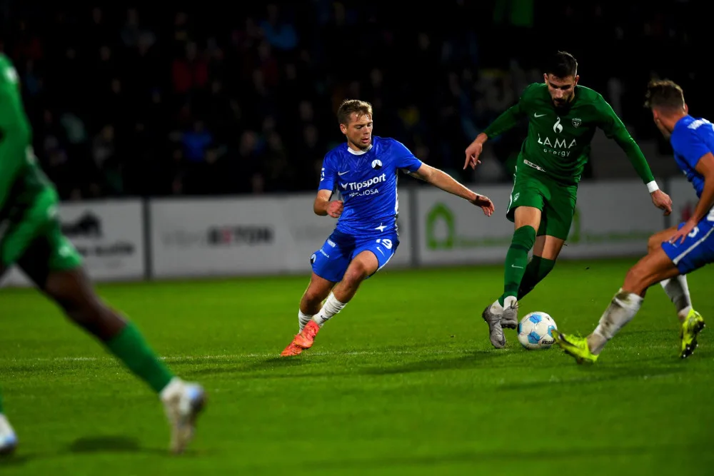 Slovan nedokázal najít recept na srdnatě bojující Hlučín a po prohře 1:0 na jeho trávníku vypadl z MOL Cupu