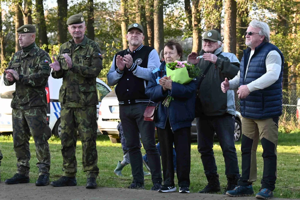 Psovodi vzpomínali kynologickou soutěží i potleskem na kolegu, který zahynul v Afghánistánu
