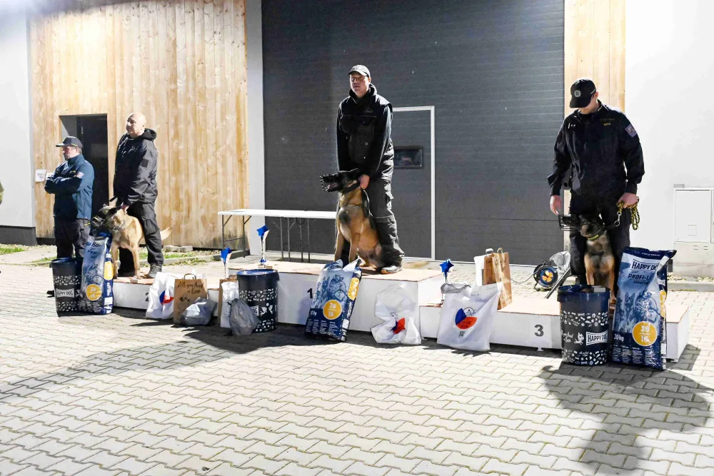 Psovodi vzpomínali kynologickou soutěží i potleskem na kolegu, který zahynul v Afghánistánu