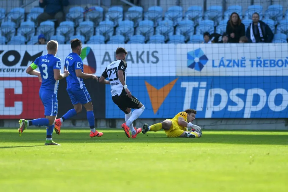 Slovan se proti Českým Budějovicím trápil a odváží si pouze bod za remízu 0:0
