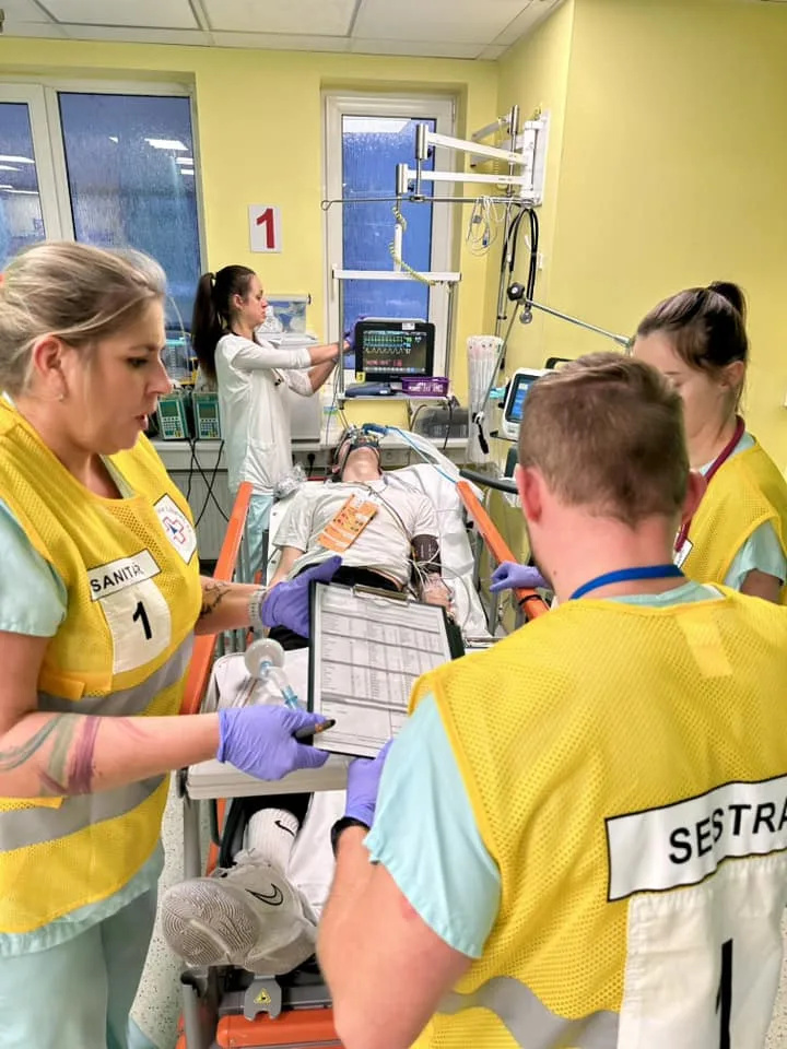Připraveným štěstí přeje. Heslo, jímž se při cvičném zásahu u otravy oxidem uhelnatým řídili zdravotníci i studenti